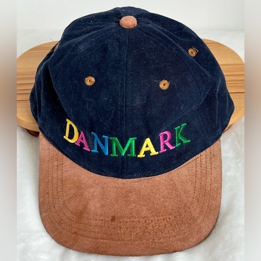 Suede Baseball Cap with the Logo Denmark